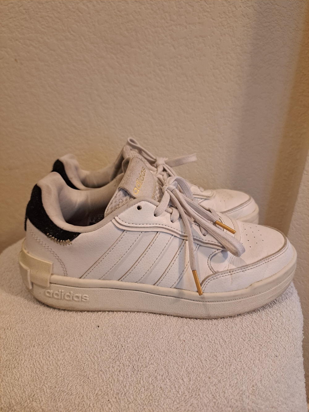 adidas Postmove SE White Black Gold Sneakers 6 GW0346